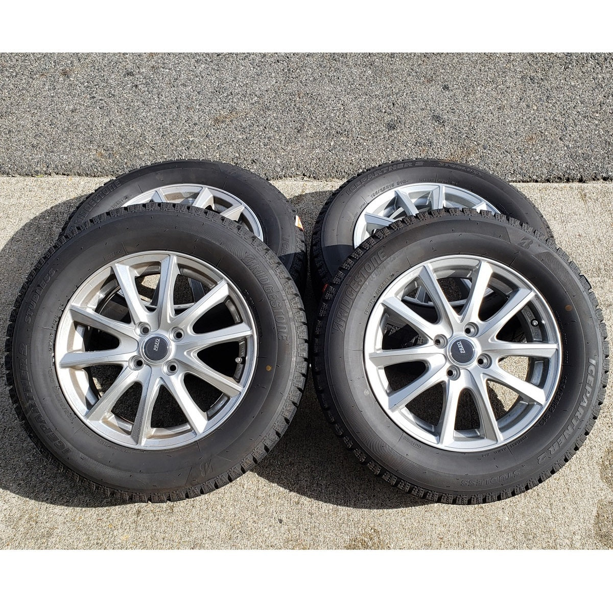 カローラフィールダー スタッドレスタイヤ アルミホイール ブリヂストン ICEPARTNER2 195/65R15 PCD4-100 5.5J インセット42 4本セット中古